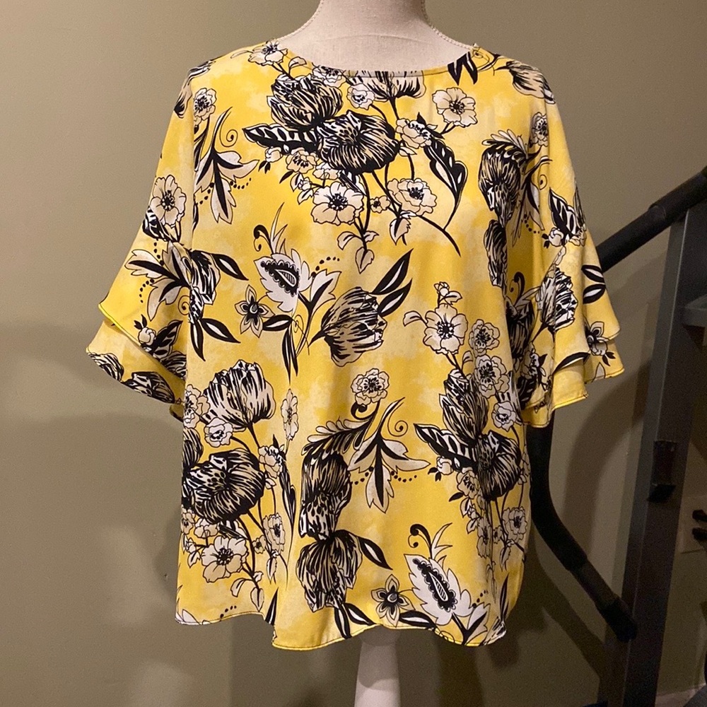 Gently used - Sami & Jo blouse with flutter sleeves, size M